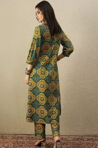 Women Ethnic Motifs Printed Pleated  Cotton Kurta with Trousers