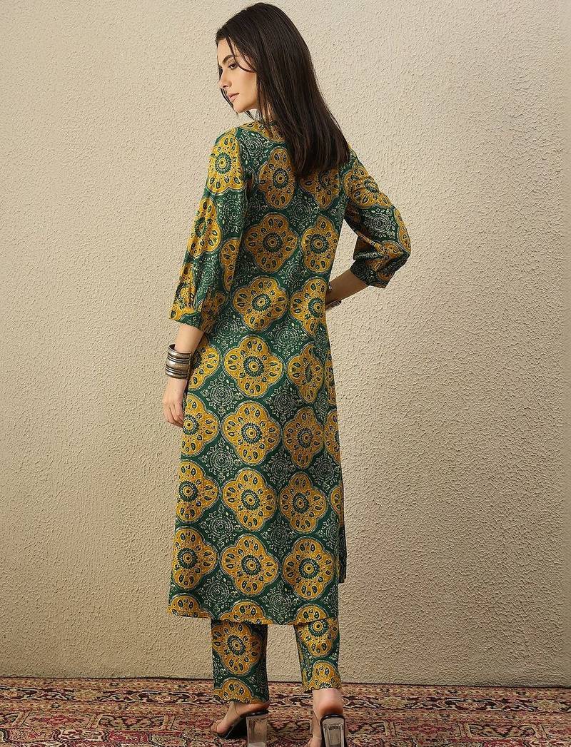 Women Ethnic Motifs Printed Pleated  Cotton Kurta with Trousers