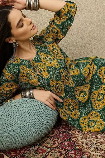 Women Ethnic Motifs Printed Pleated  Cotton Kurta with Trousers