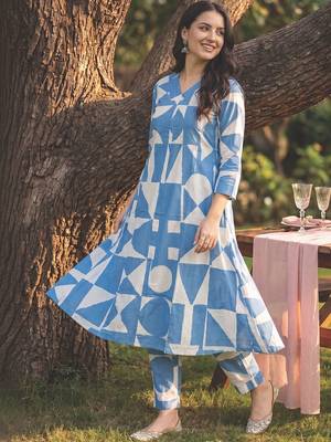 Women Printed Regular  Cotton Kurta with Trousers 1