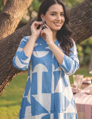 Women Printed Regular  Cotton Kurta with Trousers 5