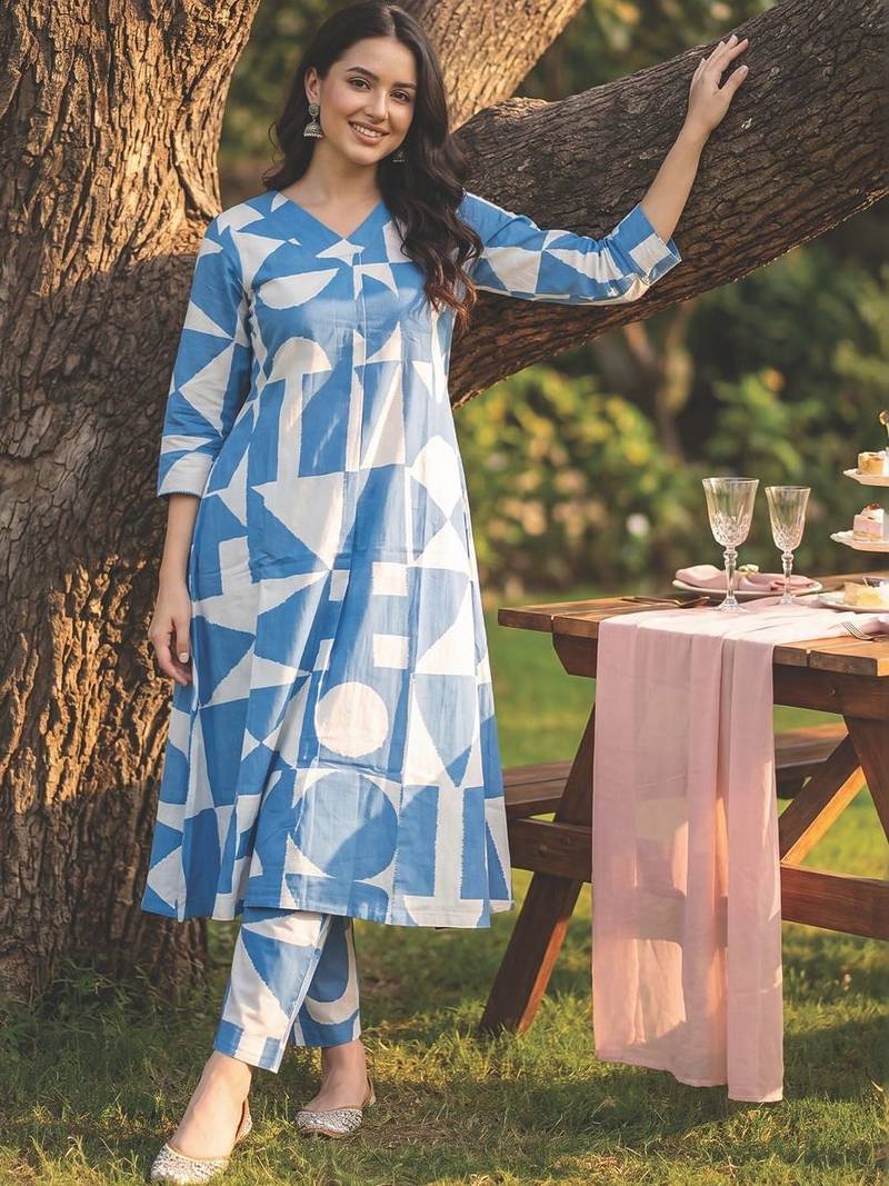 Women Printed Regular  Cotton Kurta with Trousers