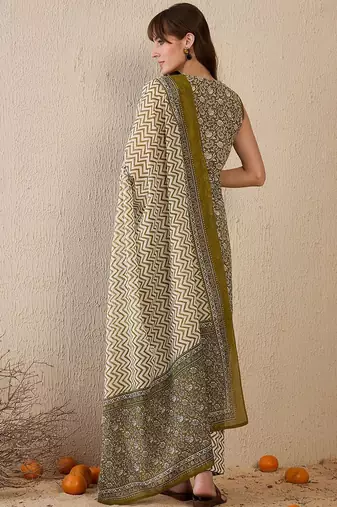 Women Ethnic Motifs Printed Regular  Cotton Kurta with Trousers & With Dupatta