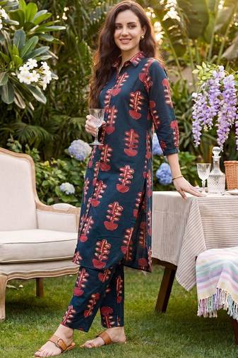 Women Ethnic Motifs Printed Cotton Kurta with Trousers