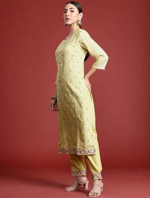 Floral Embroidered Thread Work Linen Kurta with Trousers & With Dupatta 6