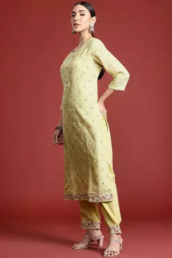 Floral Embroidered Thread Work Linen Kurta with Trousers & With Dupatta