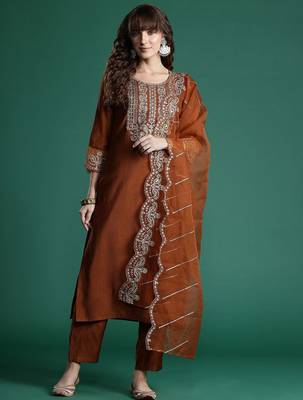 Ethnic Motifs Embroidered Sequinned Liva Kurta With Trousers & Dupatta 5
