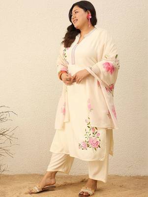 Plus Size Floral Printed Regular Kurta with Trousers & With Dupatta 3