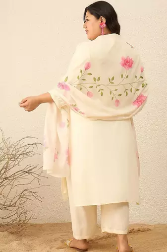 Plus Size Floral Printed Regular Kurta with Trousers & With Dupatta