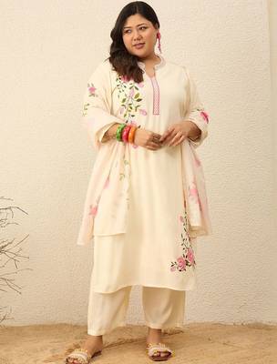 Plus Size Floral Printed Regular Kurta with Trousers & With Dupatta 5