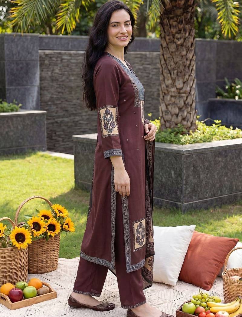 Women Ethnic Motifs Printed Regular Kurta with Trousers & With Dupatta
