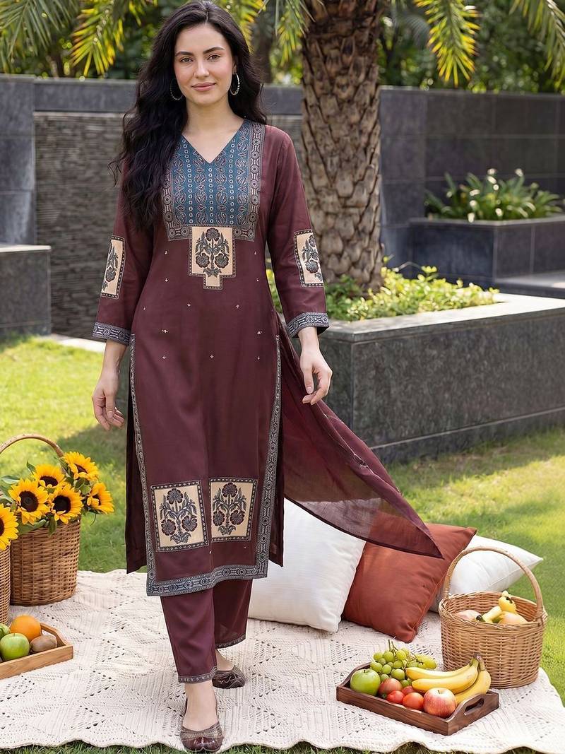 Women Ethnic Motifs Printed Regular Kurta with Trousers & With Dupatta