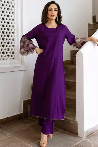 Women Floral Embroidered Regular Kurta with Trousers