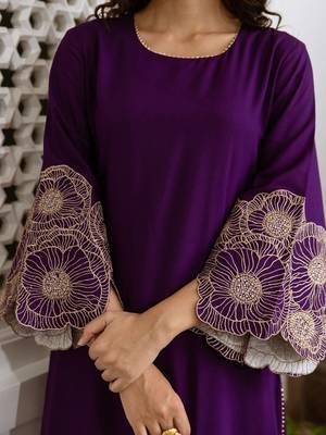 Women Floral Embroidered Regular Kurta with Trousers 2