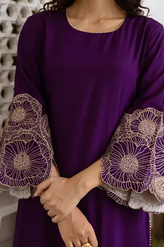 Women Floral Embroidered Regular Kurta with Trousers