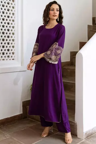 Women Floral Embroidered Regular Kurta with Trousers