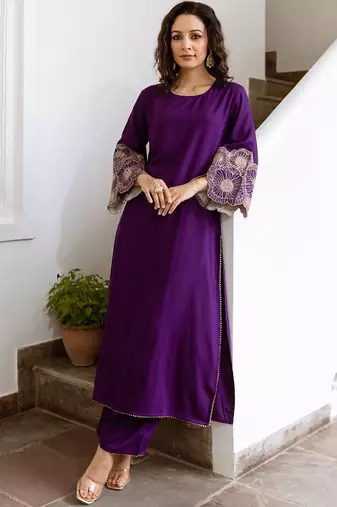 Women Floral Embroidered Regular Kurta with Trousers