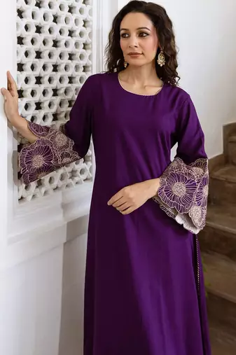 Women Floral Embroidered Regular Kurta with Trousers