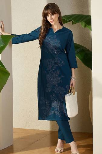 Women Cotton Floral Embroidered Thread Work Kurta With Trousers