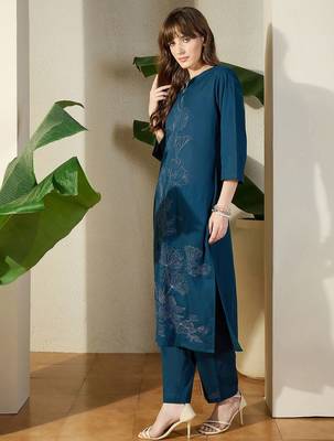 Women  Cotton Floral Embroidered Regular Thread Work Kurta With Trousers 3