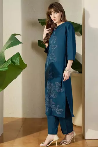 Women  Cotton Floral Embroidered Regular Thread Work Kurta With Trousers