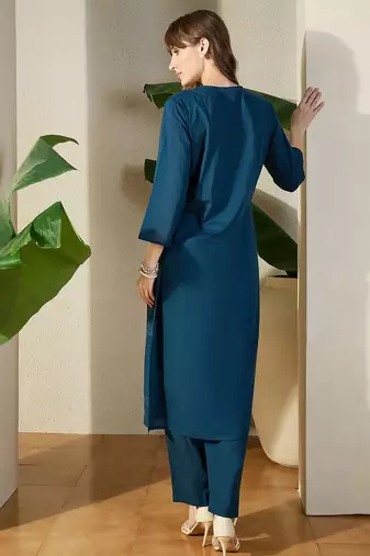 Women  Cotton Floral Embroidered Regular Thread Work Kurta With Trousers