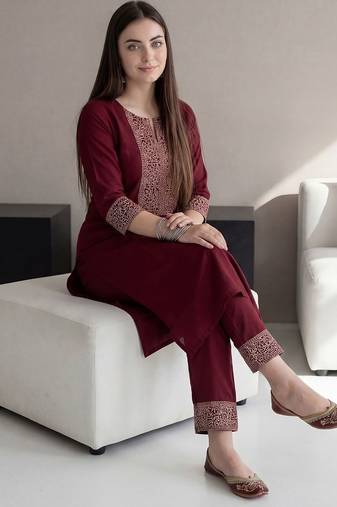 Women Ethnic Motifs Embroidered Thread Work Kurta with Trousers