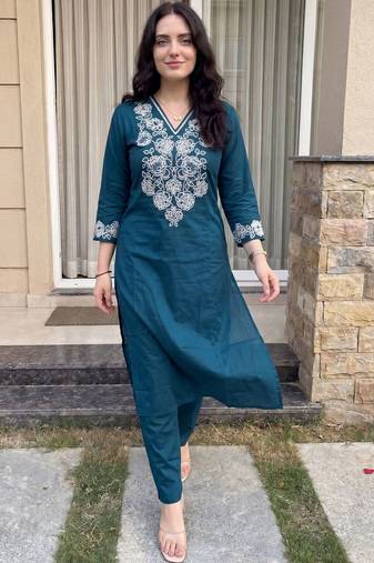 Women Ethnic Motifs Embroidered Thread Work Cotton Kurta with Trousers