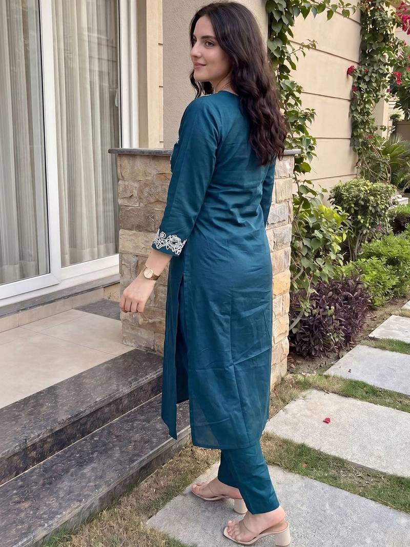 Women Ethnic Motifs Embroidered Regular Thread Work  Cotton Kurta with Trousers