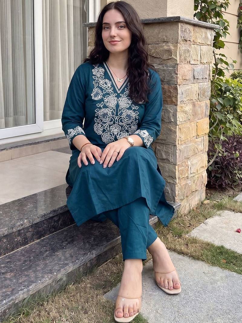 Women Ethnic Motifs Embroidered Regular Thread Work  Cotton Kurta with Trousers
