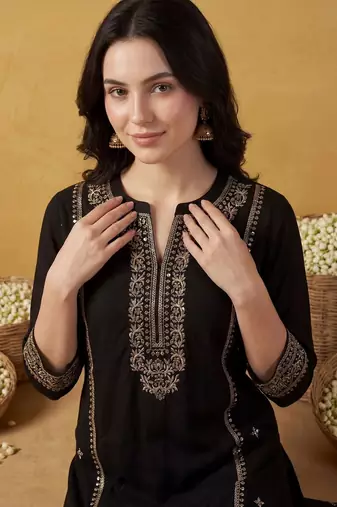 Women Ethnic Motifs Embroidered Regular Kurta with Trousers & With Dupatta