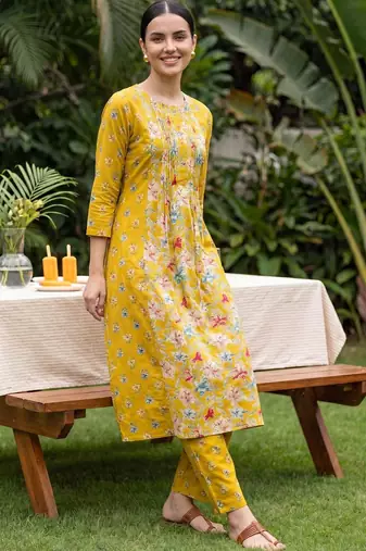 Women Floral Printed Pleated  Cotton Kurta with Trousers