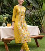 Women Floral Printed Pleated  Cotton Kurta with Trousers