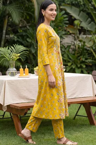 Women Floral Printed Pleated  Cotton Kurta with Trousers