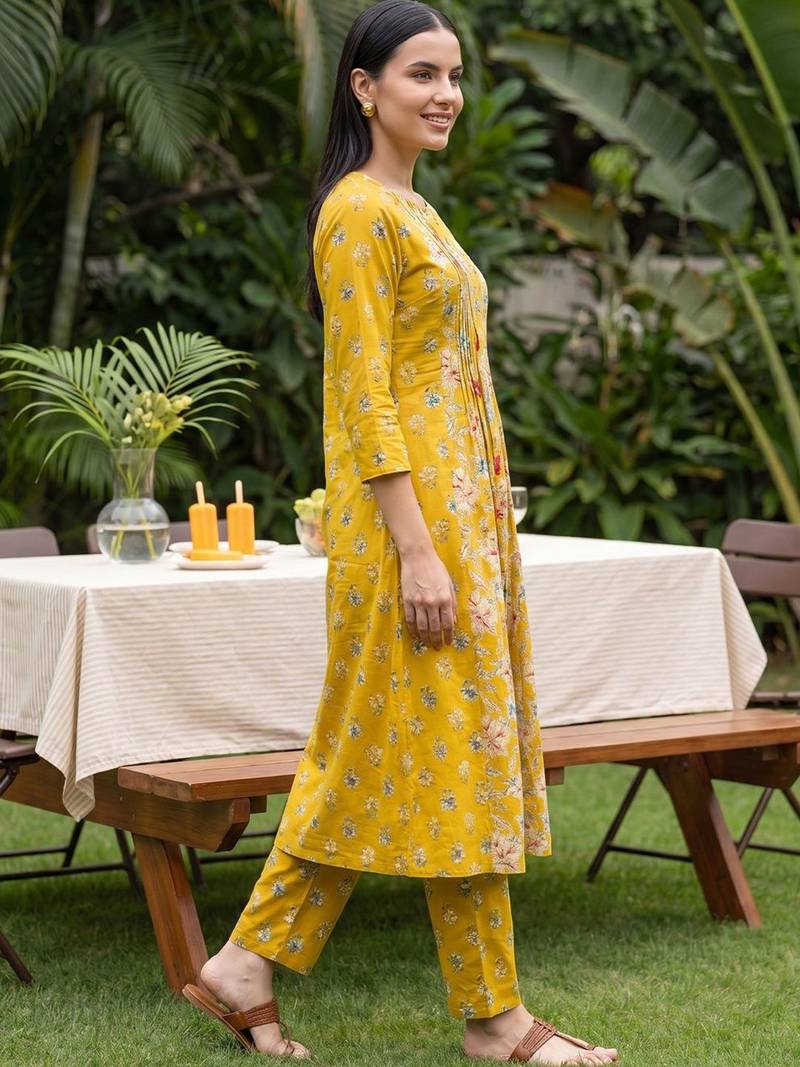 Women Floral Printed Pleated  Cotton Kurta with Trousers