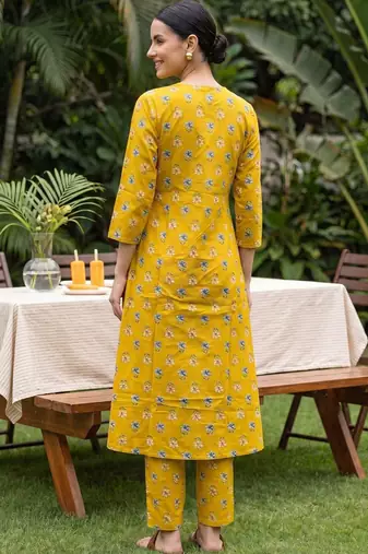 Women Floral Printed Pleated  Cotton Kurta with Trousers