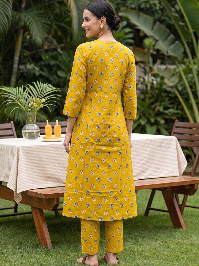 Women Floral Printed Pleated  Cotton Kurta with Trousers