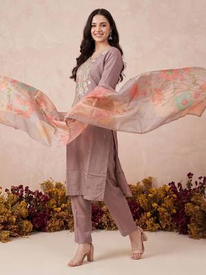Women Floral Embroidered Regular Mirror Work Kurta with Trousers & With Dupatta 3