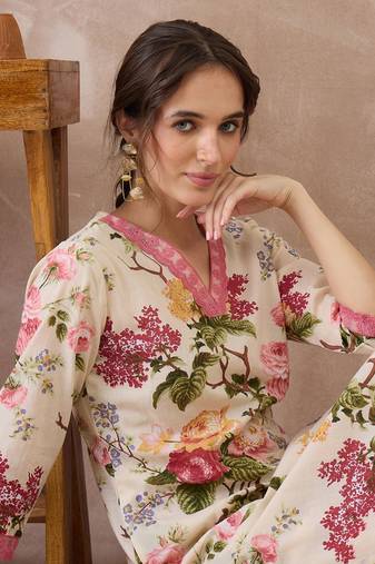 Women Floral Printed Regular  Cotton Kurta with Trousers