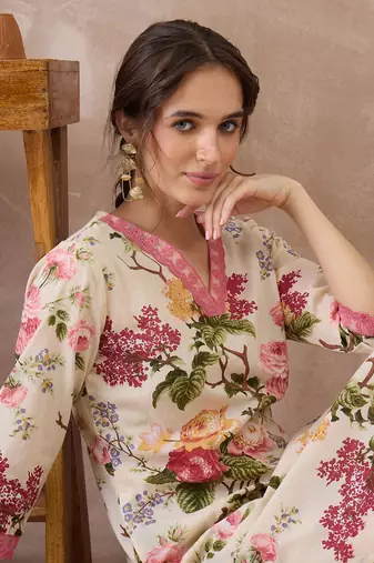 Women Floral Printed Regular  Cotton Kurta with Trousers