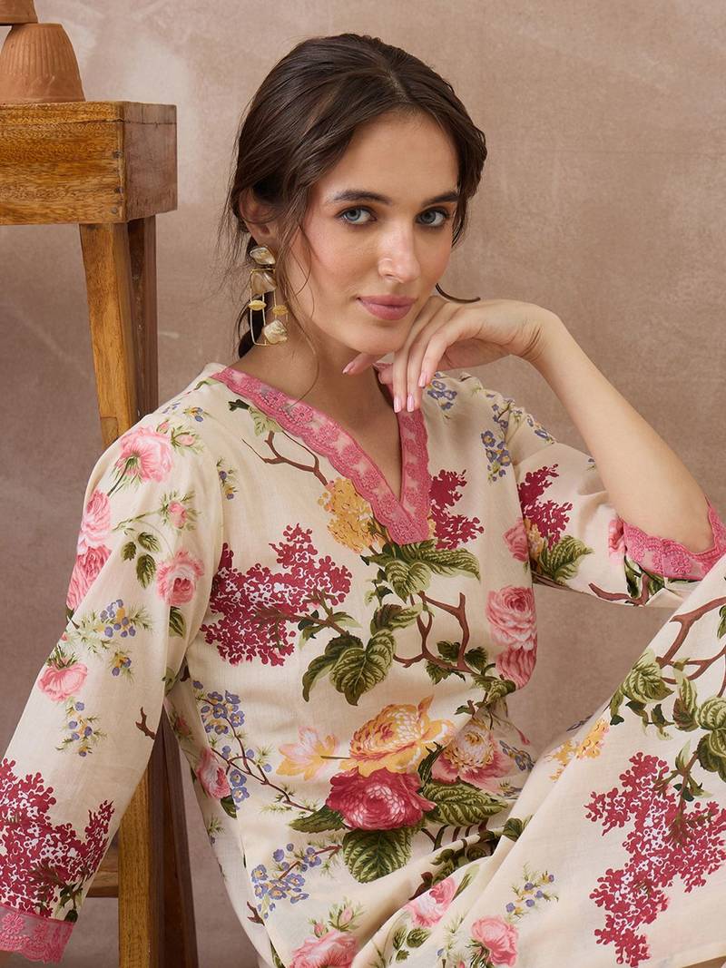 Women Floral Printed Regular  Cotton Kurta with Trousers