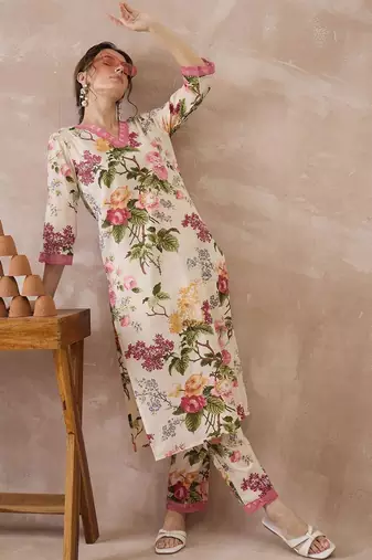 Women Floral Printed Regular  Cotton Kurta with Trousers