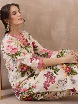 Women Floral Printed Regular  Cotton Kurta with Trousers 3