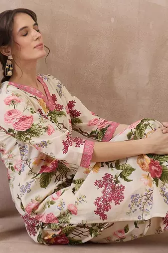 Women Floral Printed Regular  Cotton Kurta with Trousers