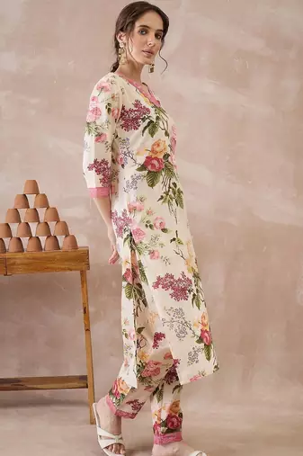 Women Floral Printed Regular  Cotton Kurta with Trousers
