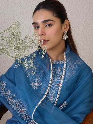 Women Floral Embroidered Kurta with Trousers & Dupatta 1