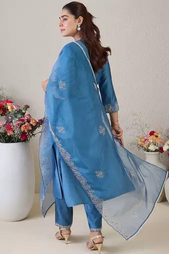 Women Floral Embroidered Kurta with Trousers & Dupatta