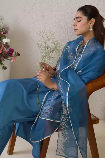 Women Floral Embroidered Kurta with Trousers & Dupatta