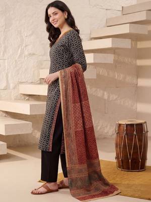 Women Printed Regular  Cotton Kurta with Trousers & With Dupatta 1