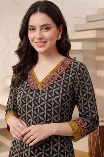 Women Printed Regular  Cotton Kurta with Trousers & With Dupatta